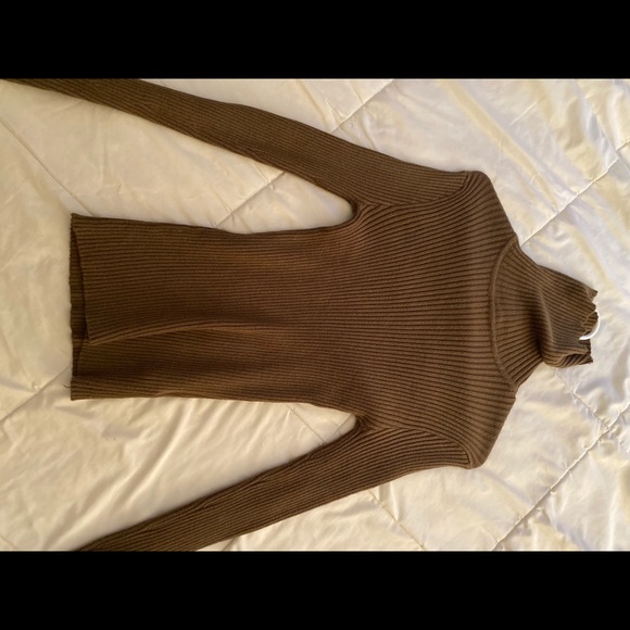 Army Green turtle neck - Picture 1 of 2